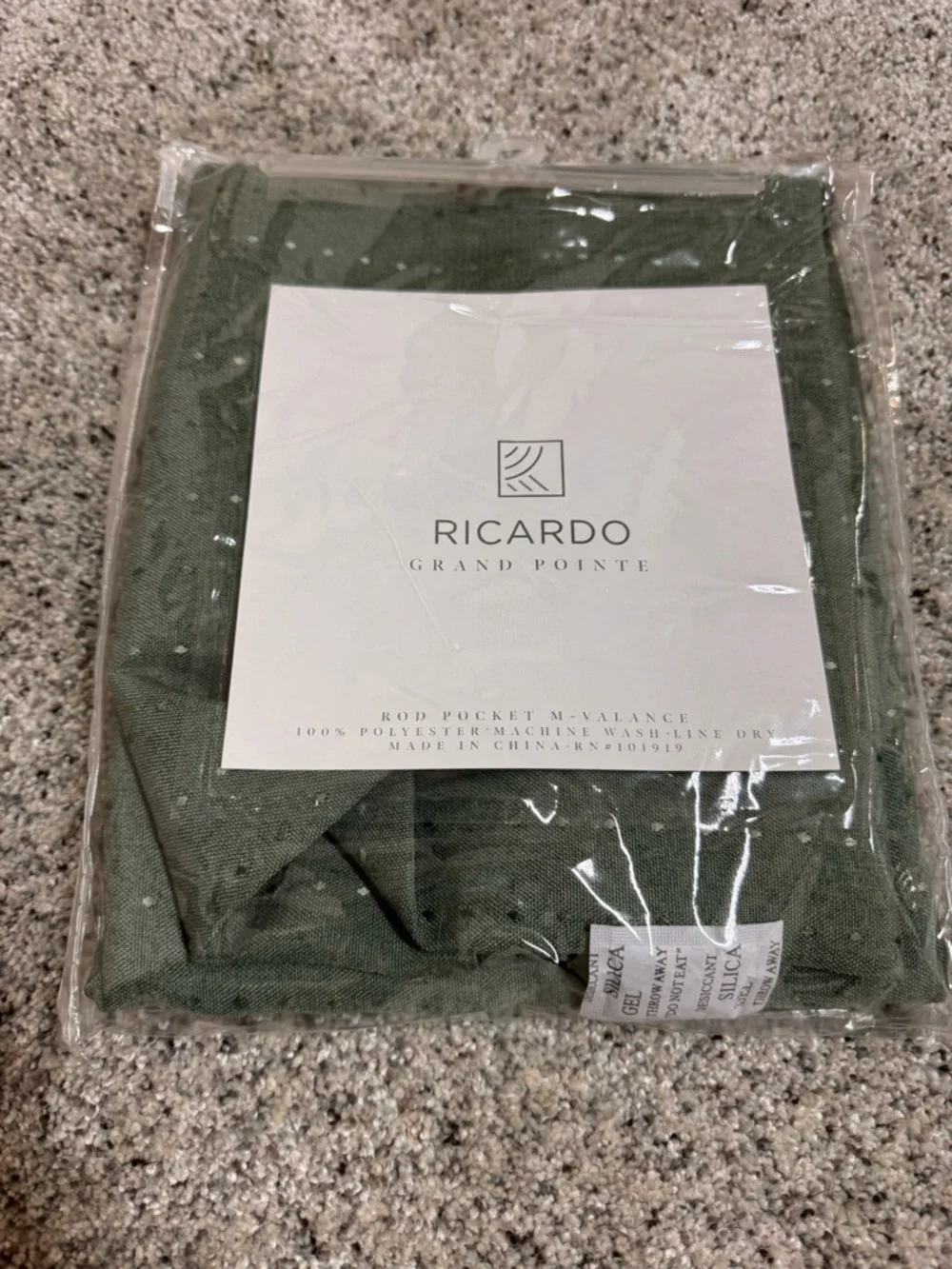 Ricardo Grand Pointe Green Sheer Rod Pocket Valance 54x17 Polyester